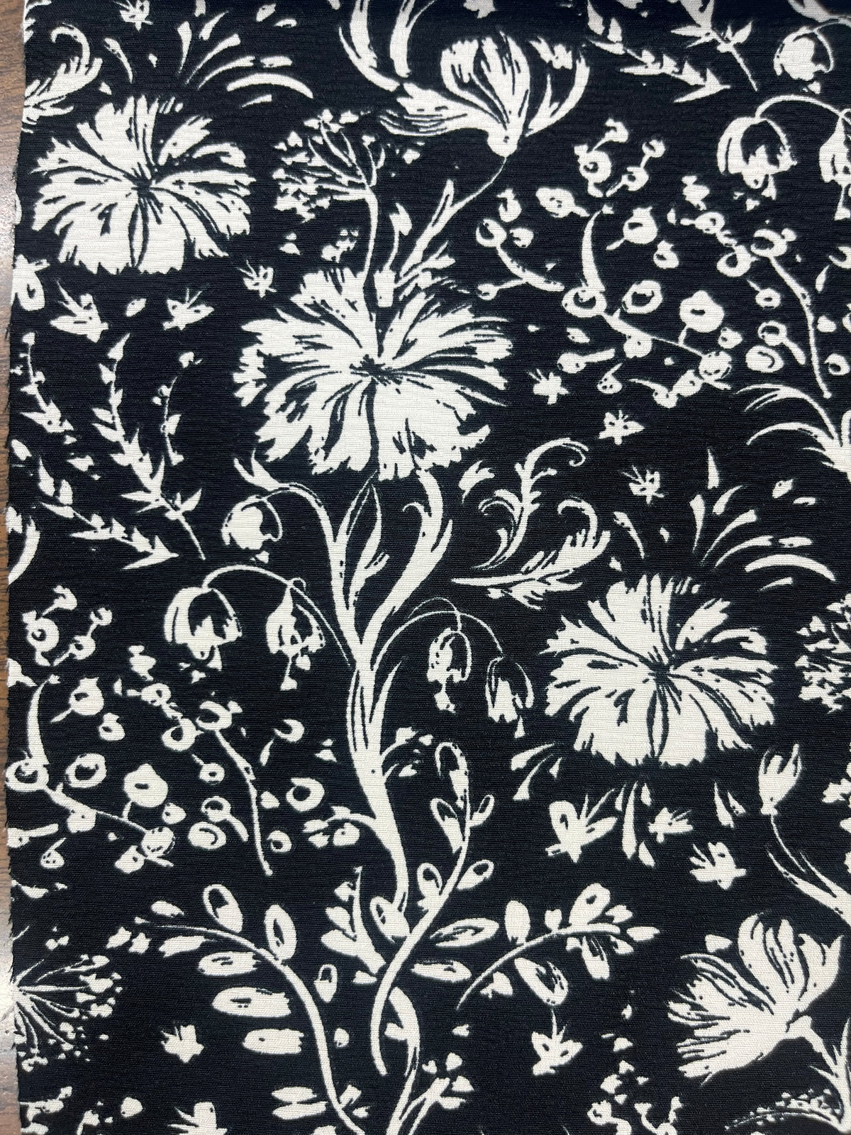 Tela Madrid Estampada De Poliéster Para Blusa, Pantalón Y Vestido · 146 cm · 1598