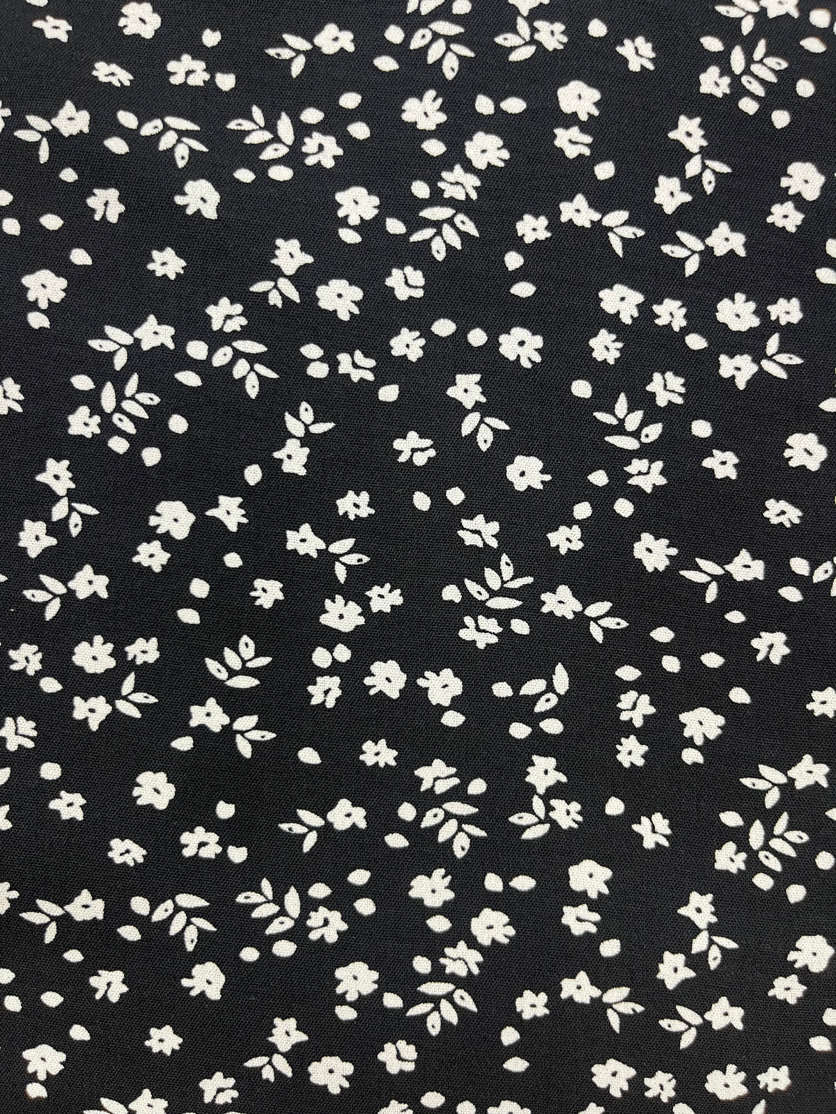 Tela Cey Estampada De Poliéster Para Blusa, Pantalón Y Vestido · 146 cm · 15152