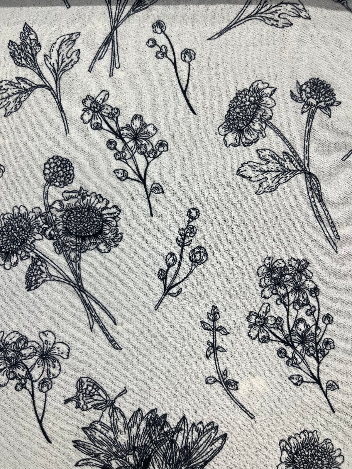 Tela Cey Estampada De Poliéster Para Blusa, Pantalón Y Vestido · 146 cm · 15289