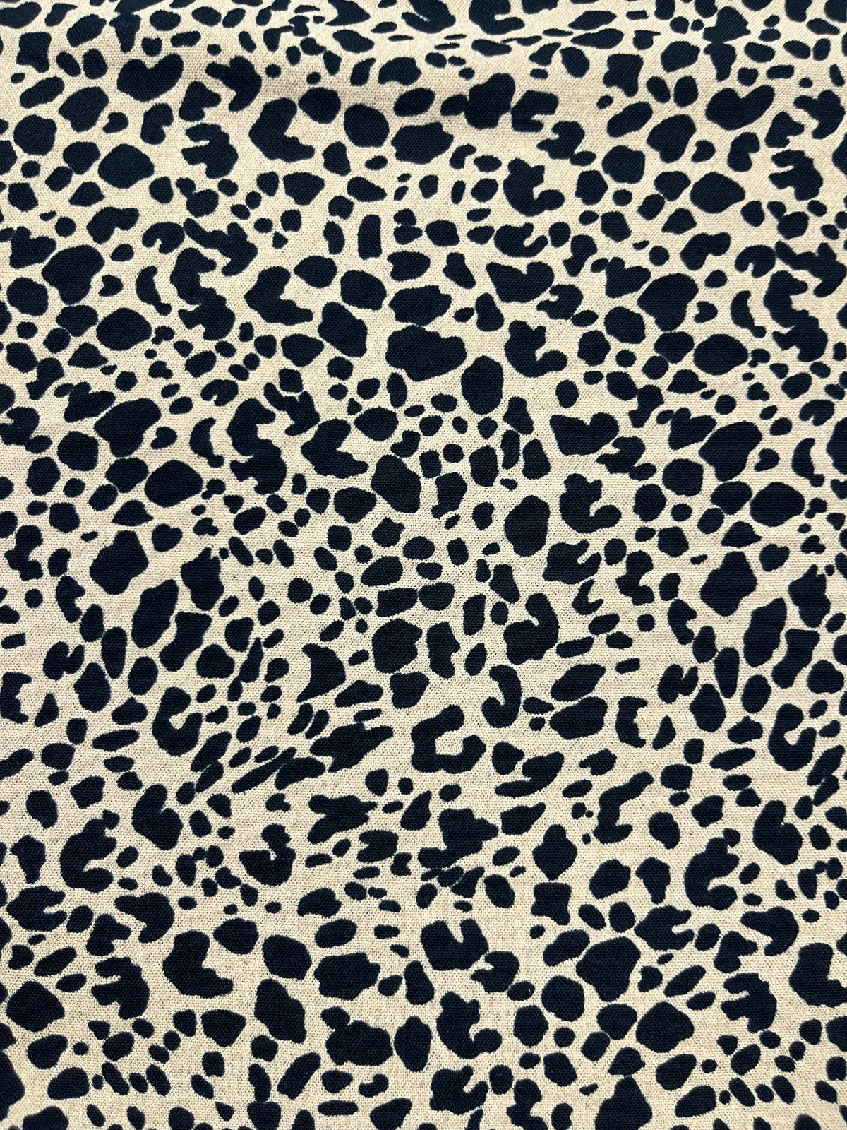 Tela Cey Estampada De Poliéster Para Blusa, Pantalón Y Vestido · 146 cm · 15341