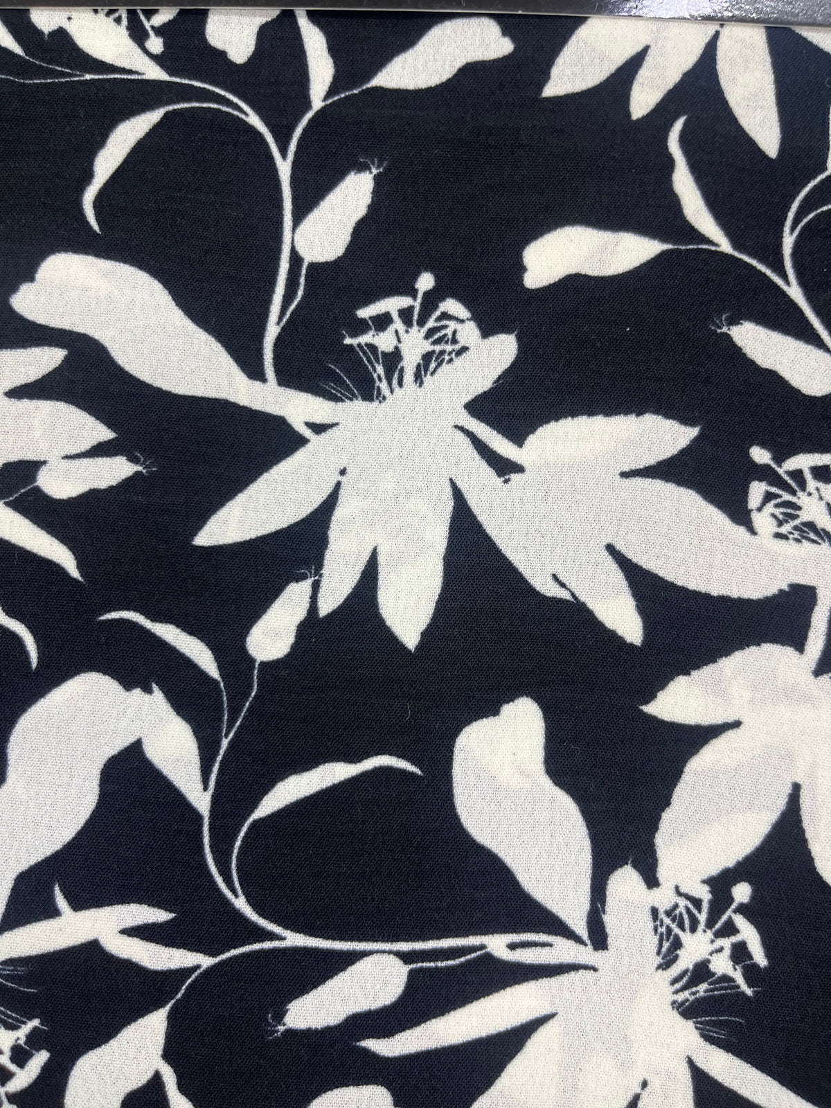 Tela Cey Estampada De Poliéster Para Blusa, Pantalón Y Vestido · 146 cm · 15291