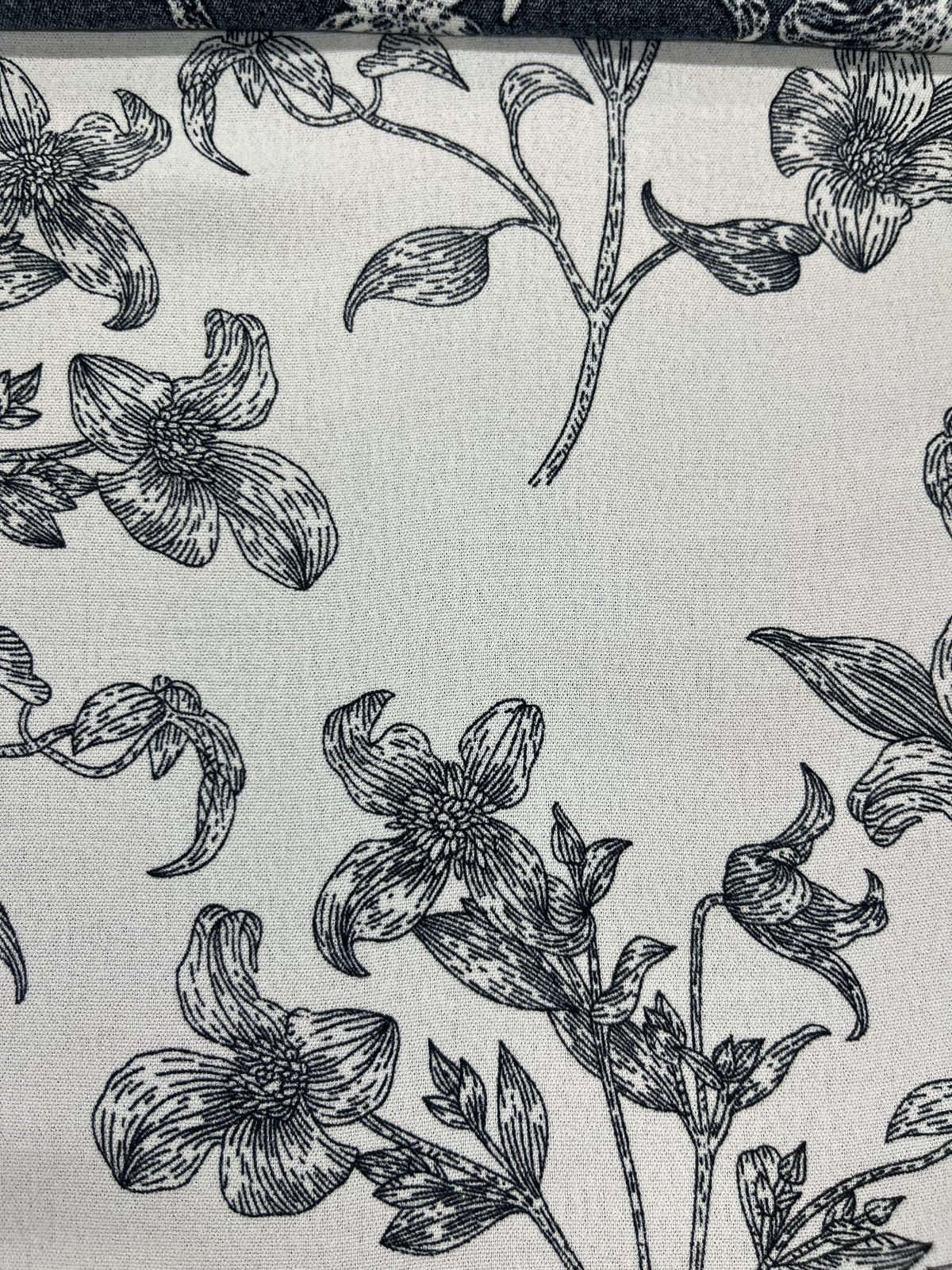 Tela Cey Estampada De Poliéster Para Blusa, Pantalón Y Vestido · 146 cm · 14978